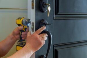 Réparation serrurerie : à la charge locataire ou propriétaire ?