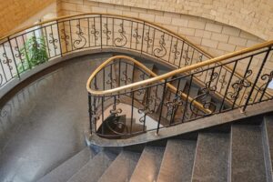 Garde-corps escalier : que choisir et comment l’installer ?