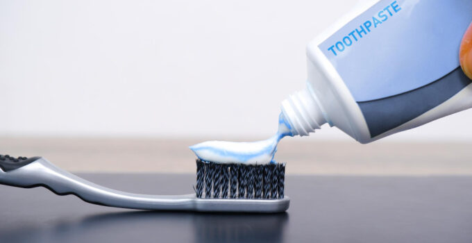 nettoyage avec dentifrice