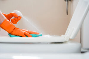 Combien de temps laisser agir l’acide chlorhydrique dans les toilettes ?
