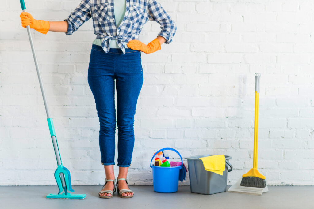 Outils et produits pour entretenir son revêtement de sol extérieur