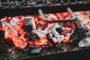 Comment allumer très facilement un barbecue avec du charbon ?