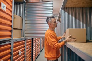 Changer de saison sans désordre : solutions de rangement pour petits espaces