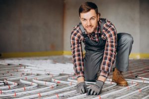 Peut-on installer un chauffage au sol électrique sous un revêtement en carrelage ?
