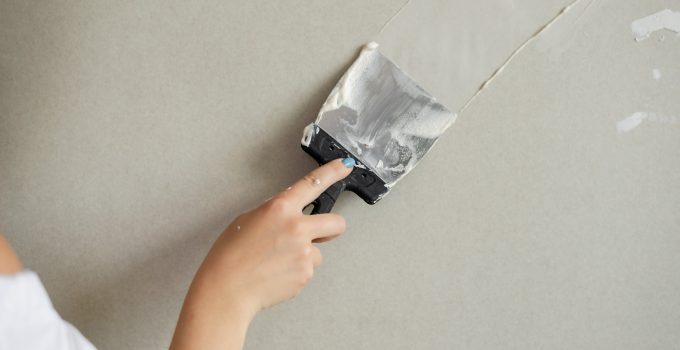 Combler une fissure sur un mur