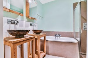 Réussir son aménagement de salle de bain : conseils pratiques pour une pièce confortable et moderne
