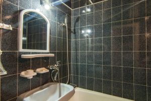 Carrelage de salle de bain : le guide pour allier esthétique, sécurité et durabilité