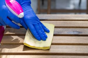 Comment nettoyer une terrasse en bois qui a noirci
